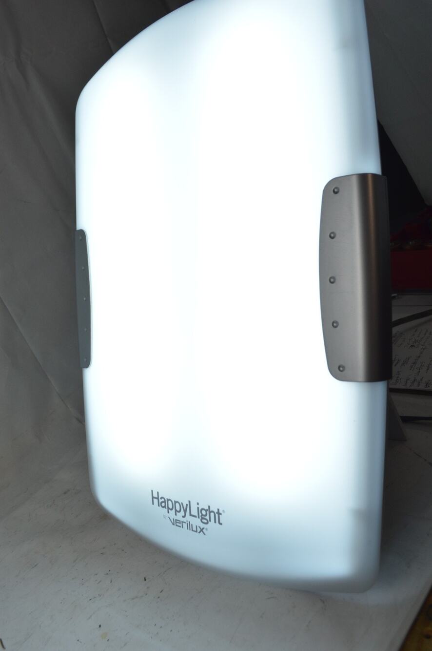 Verilux HPLD HappyLight Deluxe Light Therapy Energy Lamp 10000 Lux White
